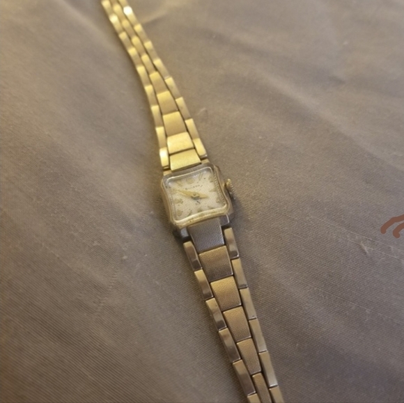 10k Bulova 23 Watch - Picture 6 of 6